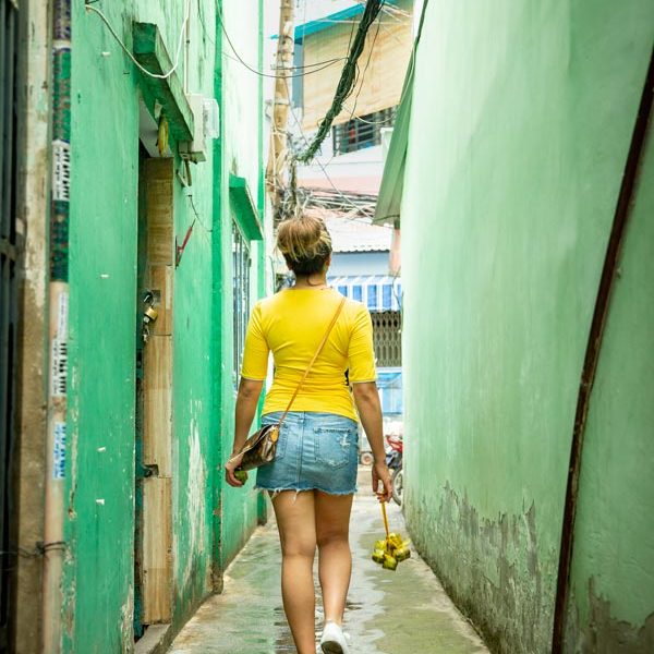 jenny-lam-walking-laneway-vietname